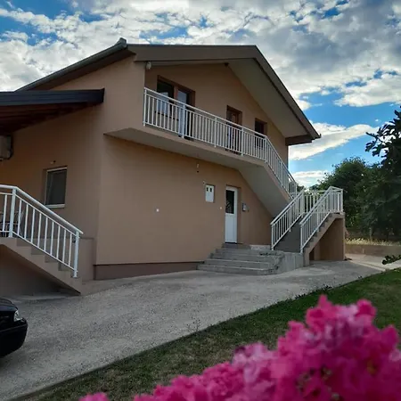 Semesterbostad Maria's House *